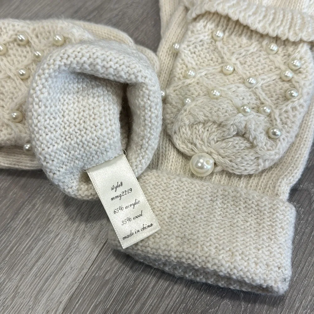Women’s White Ivory Knit Francesca’s Pearl Winter Snow Fold Over Gloves